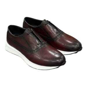 Sneaker Bordeaux avec déco manuscrites