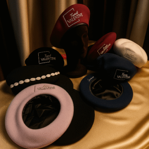 Béret doublé satin, conçu pour protéger les cheveux afro, bouclés ou crépus tout en apportant une touche chic et élégante à la tenue.